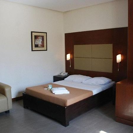 Cebu Century Hotel Экстерьер фото